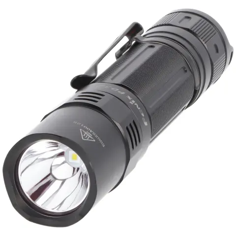 Fenix PD32 2016 Cree XP-L HI 900 lümene kadar LED el feneri